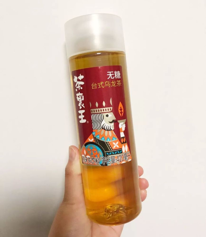 于近期推出了"茶里王"无糖茶饮新品,新品有日式绿茶,台式乌龙茶等口味