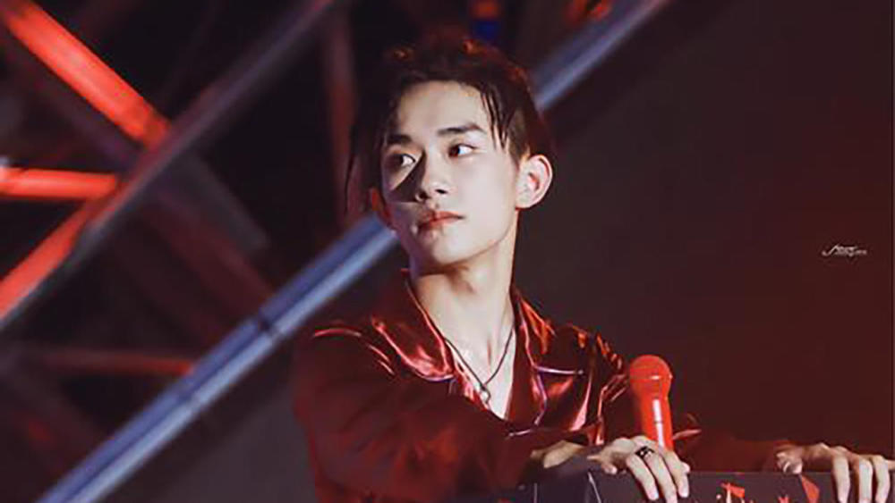 吴建豪喊了易烊千玺的英文名,千玺没反应过来