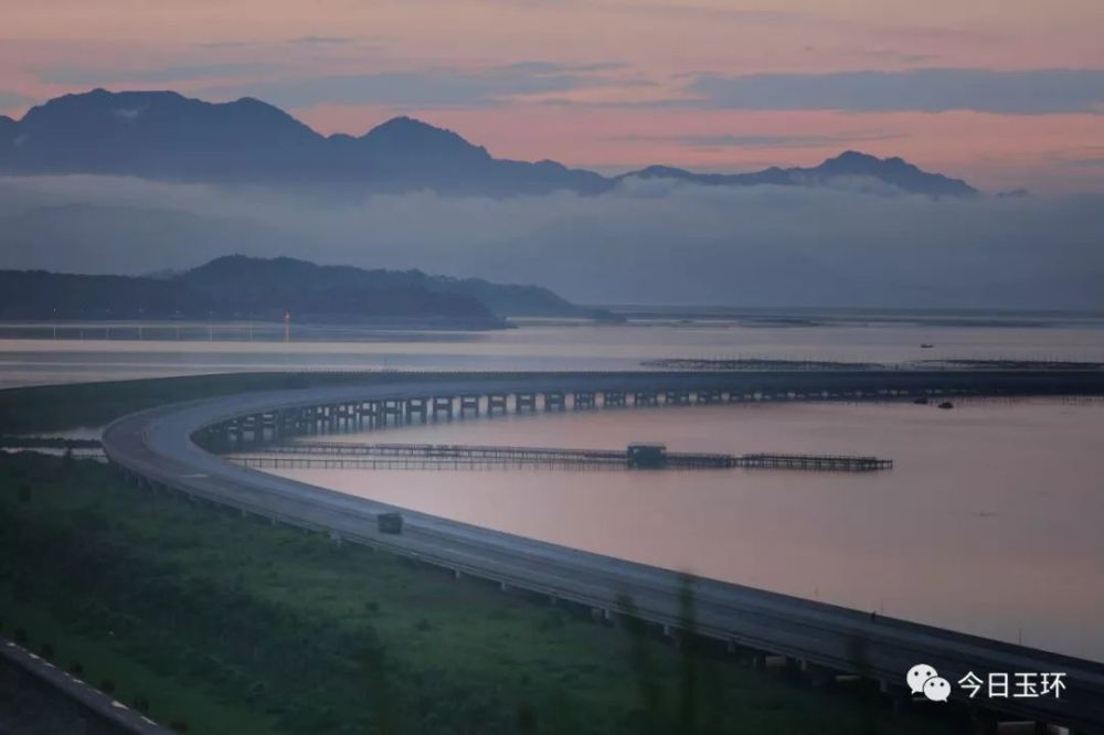 夕阳下的乐清湾跨海大桥是这样的!