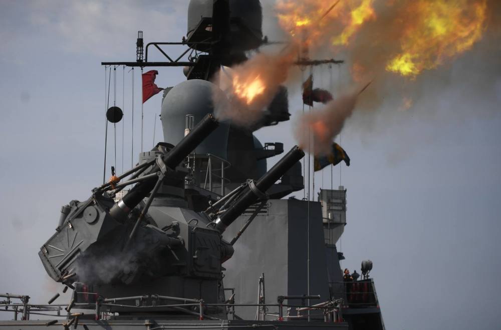 俄罗斯海军舰载新型弹炮合一系统开火猛照 颇有机甲画风
