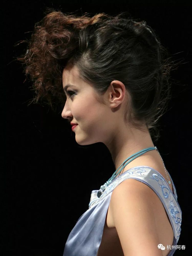 以香港的名义 看时装模特t台上如何表现?