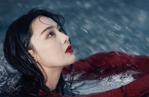 张馨予何婕同框近照曝光,看到照片后,网友: