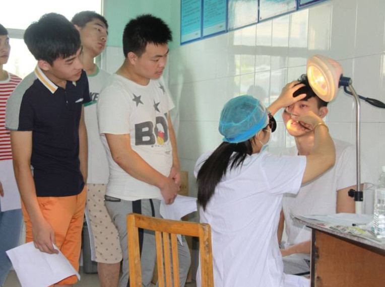 男生若当兵,体检必须检查的2个隐私部位,不合格将会受影响