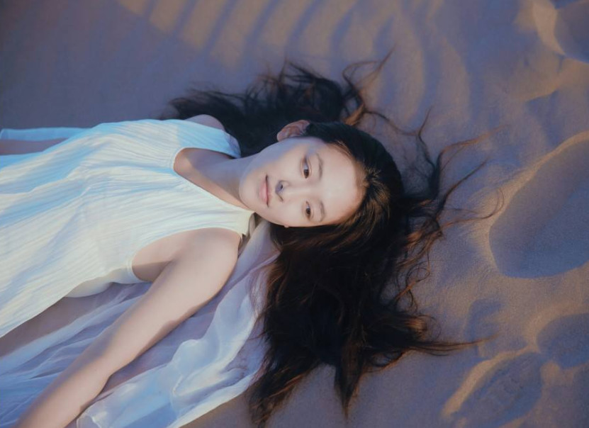 吴倩裤子外穿照曝光,看到照片后,网友:精致的猪猪女孩