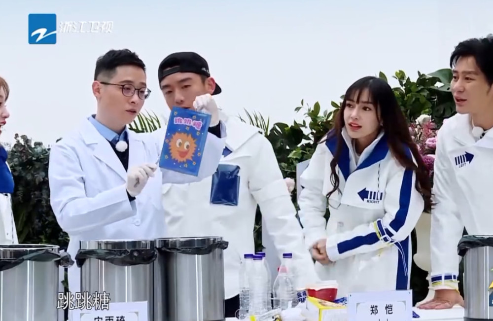 郑恺垃圾桶被检查,看到"红色小袋"杨颖变脸,不愧是成年人!