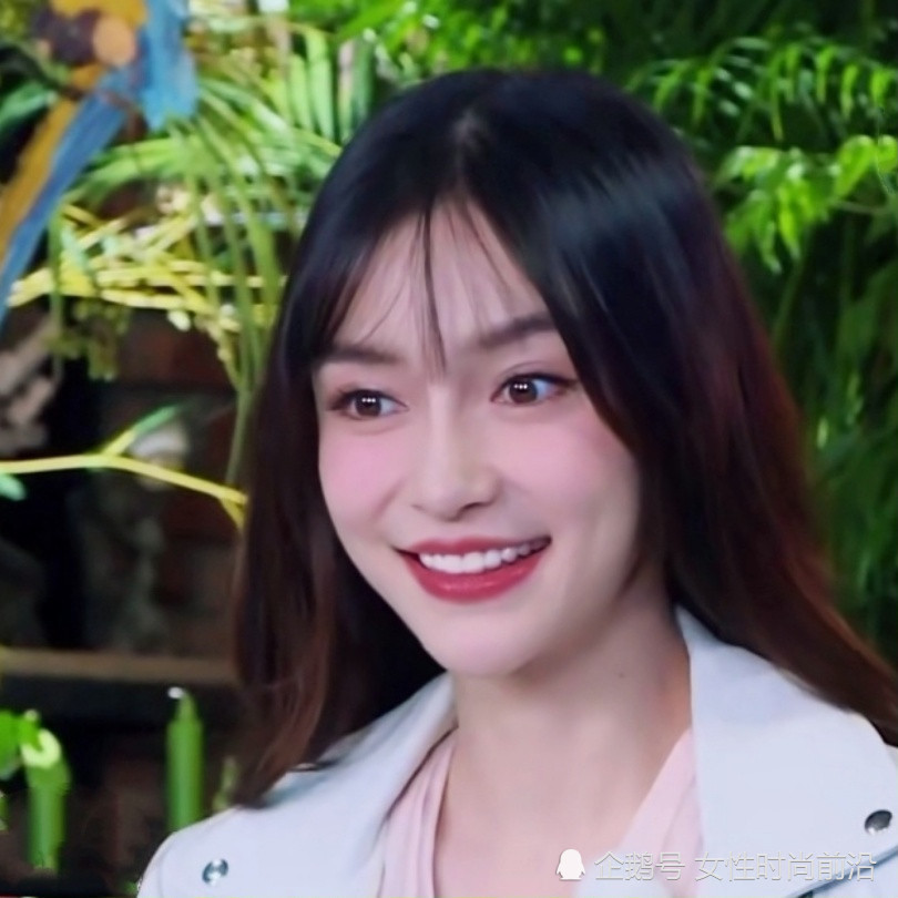 杨颖被质疑换脸?当网友扒出杨颖父母旧照:整没整容一清二楚!