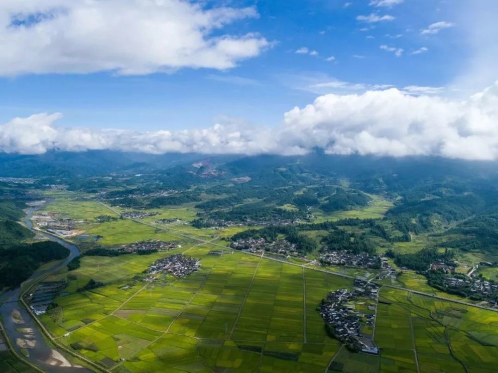 前往手工造纸博物馆体验古法造纸 门票价格:无 游玩地址:腾冲市界头镇