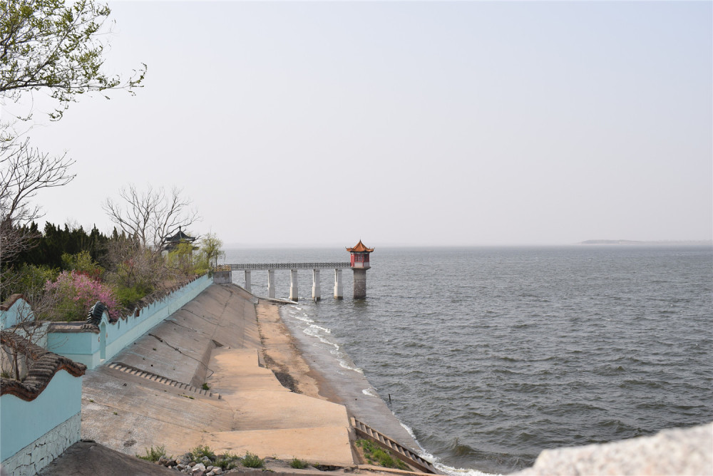 1959年建成的产芝水库现已成为莱西著名风景地之一,又名"莱西湖",是