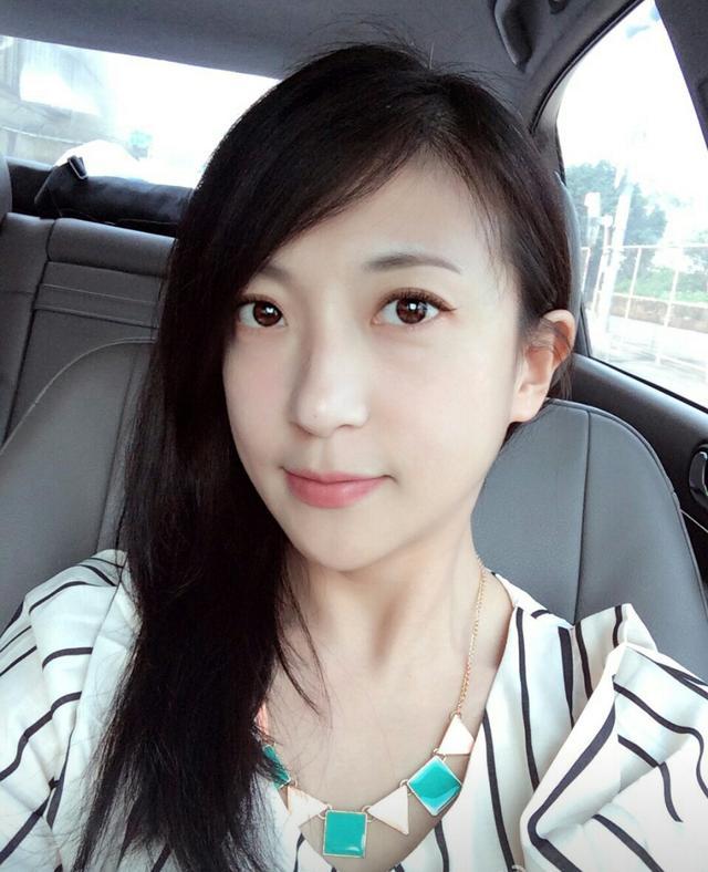 如今的苏育玄早已蜕变成亭亭玉立的大姑娘,并从事着音乐剧表演.