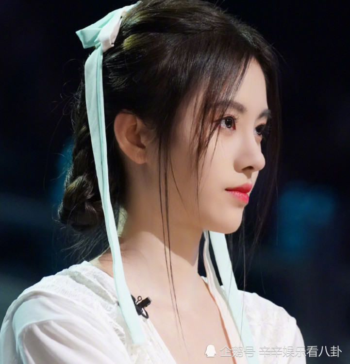 有种"整容"叫鞠婧祎证件照,卸掉浓妆擦掉口红后,难怪这么火!