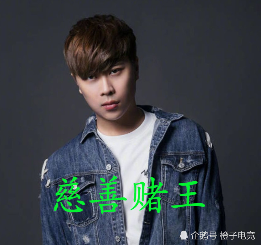 直播效果炸裂!卢本伟斗地主,大司马落地成盒,pdd反向抽烟!