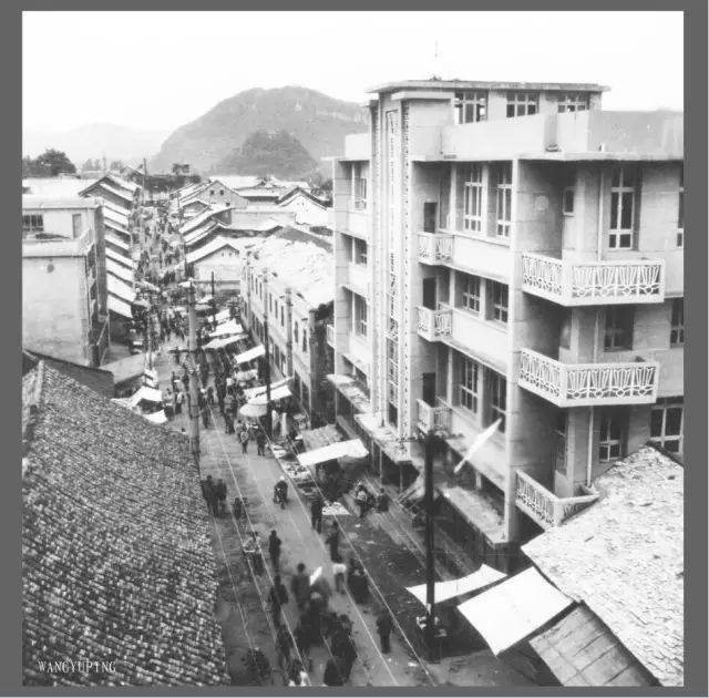 丁旗街道办事处位于镇宁自治县西北面,距县城中心14公里,周边与安顺