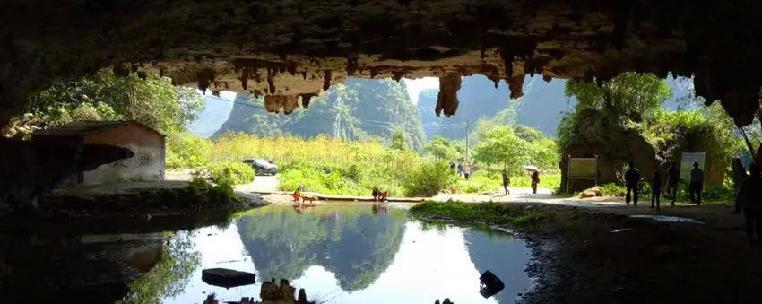 老虎谷溶洞漂流,位于清远市北部的英西峰林大景区内,水质一流,风景一