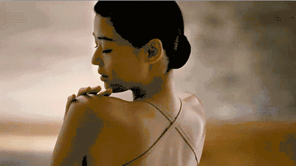 奶斓比灰锪,您身上的毛衣毛裤是不是该脱了啦?