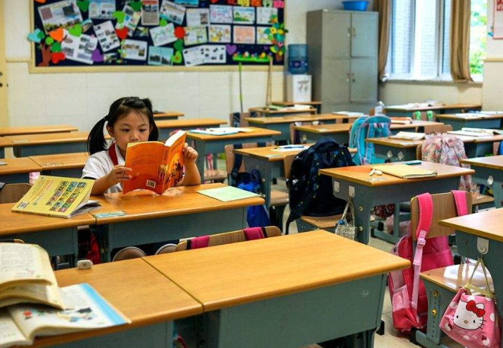 下课后,为啥有人总第一个冲出教室?班主任直言:无非这
