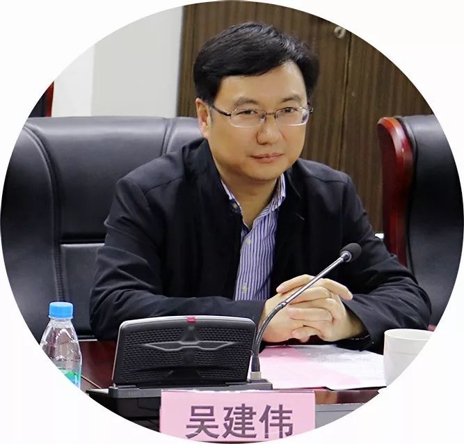常熟市副市长,公安局长吴建伟主持会议