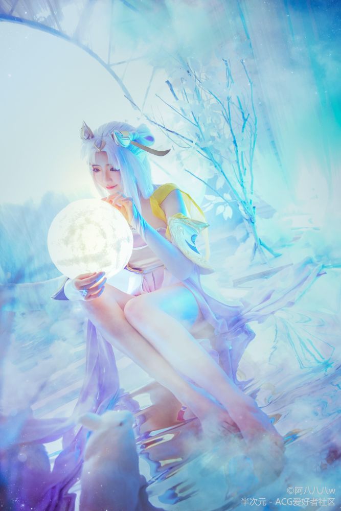 神还原王者荣耀嫦娥cos:两米大长腿霸屏