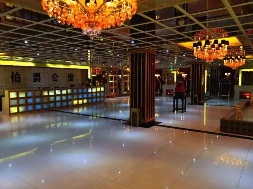 苦短,及时行乐 想要唱歌 想要嗨皮 想要尬舞 想要美食 伯爵公馆ktv 你