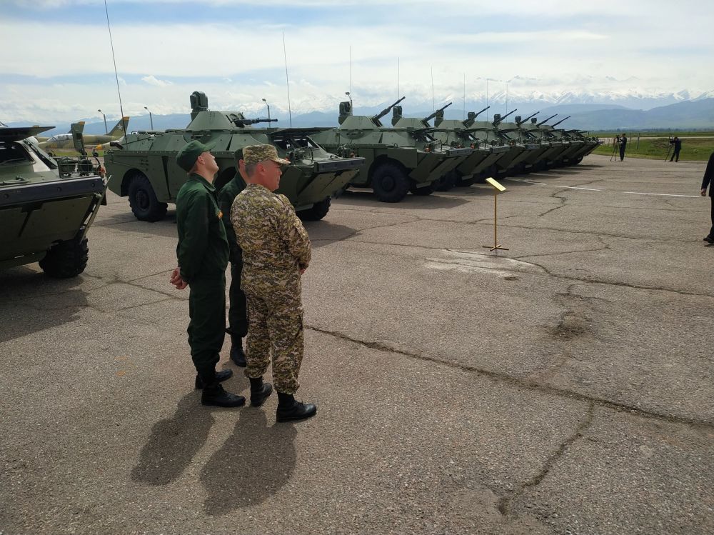 当地时间4月29日,俄罗斯军方在俄军驻吉尔吉斯斯坦康德空军基地举行