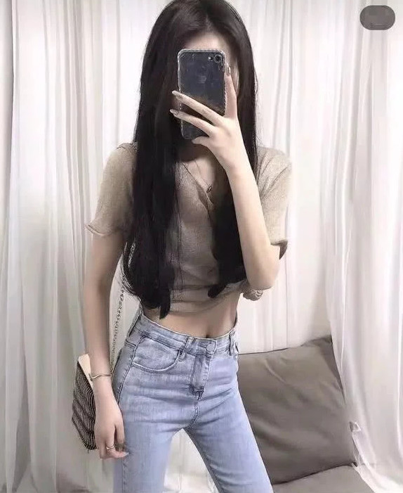 下课10分钟,初中偷抽烟算了,高中睡觉忍了,大学:很弱诶你们