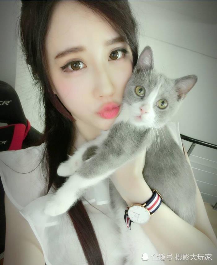 斗鱼温柚直播从不露手,被质疑是代打,网友直言跟他大哥骚白学的