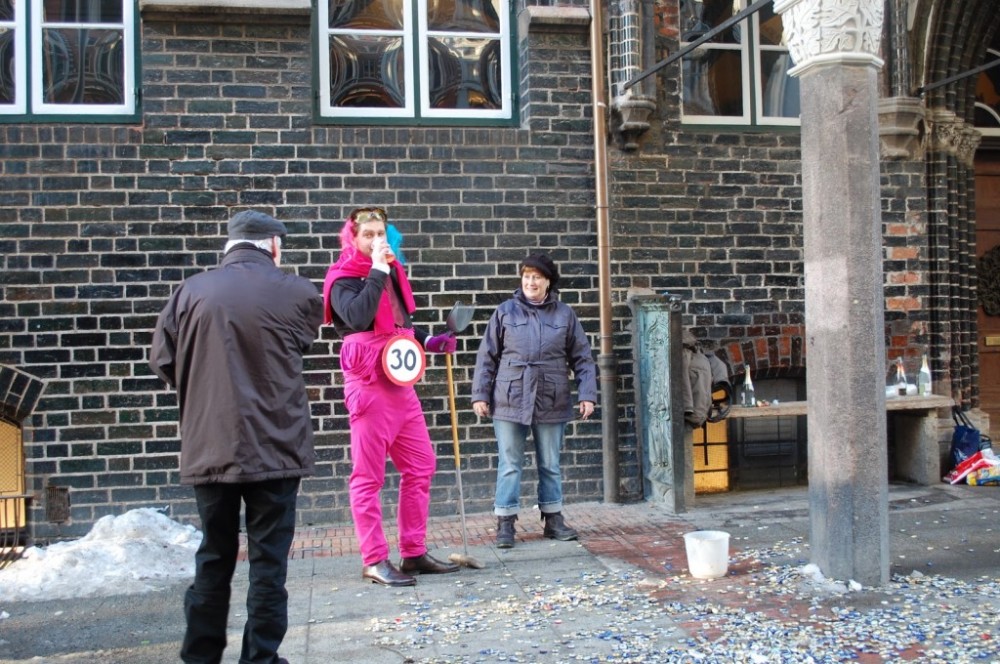 在德国30岁单身要罚扫街、交39.6%工资税?单