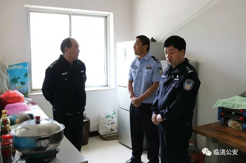 杨天贵同志到基层派出所检查指导工作
