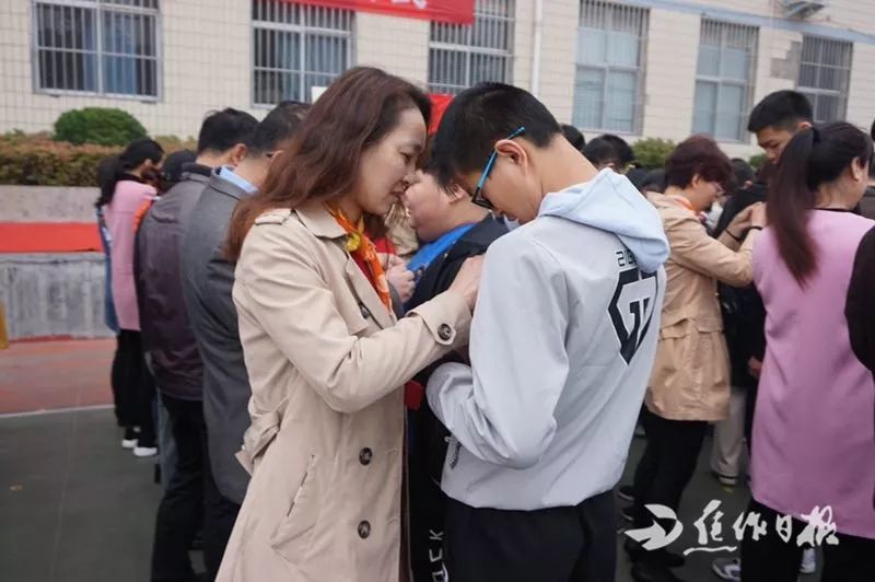 宣誓,以青春的名义!焦作市第十七中学举行入团仪式