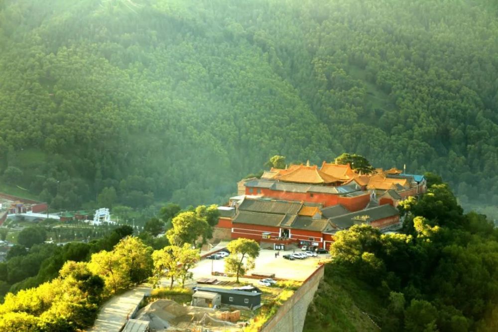高僧朝拜五台山时,惊现神奇一幕,竟是文殊菩萨显灵