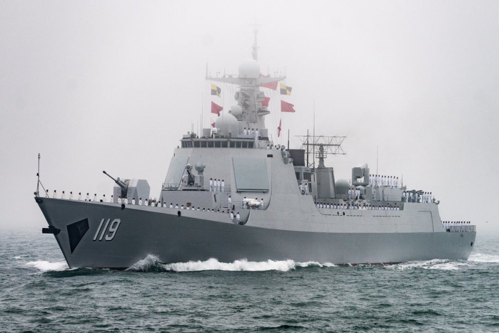 052是中国现役最主力的导弹驱逐舰,主要通过运用相控阵雷达和红旗9