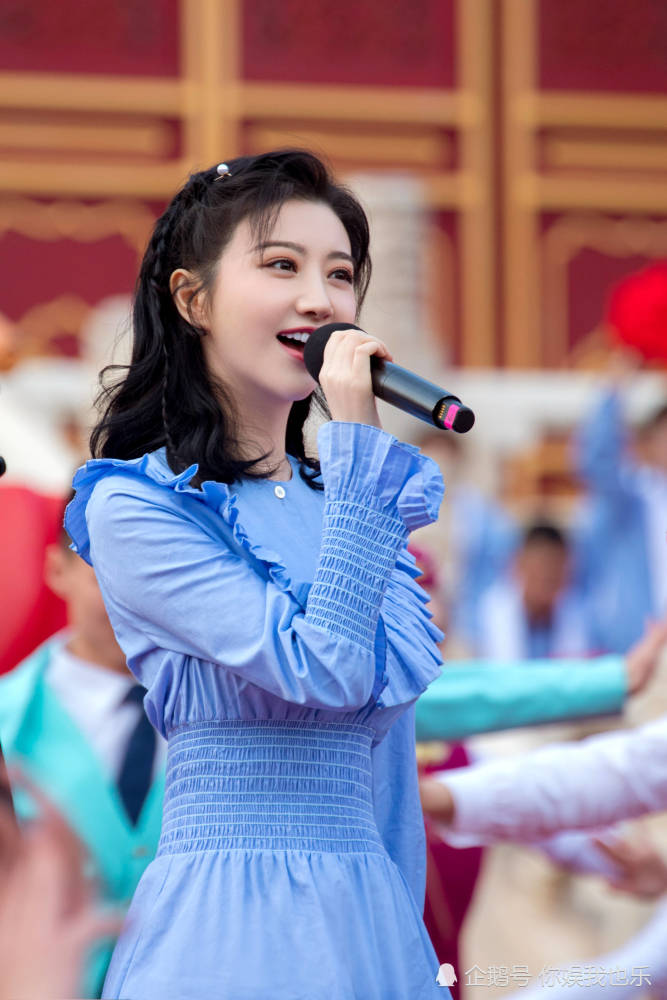 景甜,蓝色礼服之下的一定是仙女,爱上了!