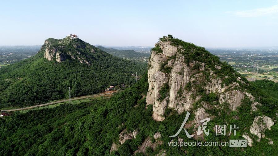 2019年5月2日,航拍安徽省庐江县乐桥镇岱鳌山主峰龙王顶.