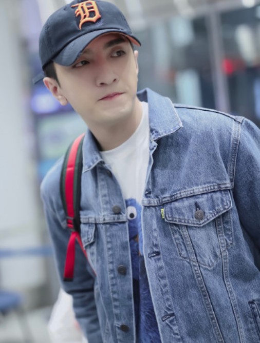 其实有时候艺人也是非常的无奈,因为职业的关系,在很多时候,都有被