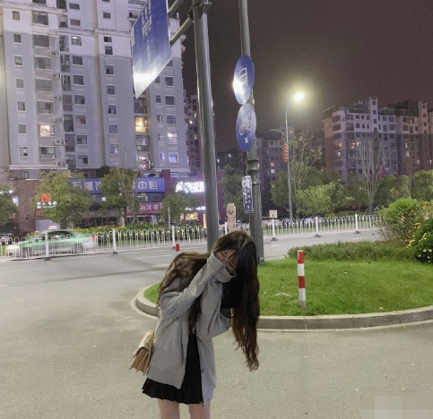 本以为允恩已经够可爱了,当看到她和闺蜜的合照后,网友:心动了