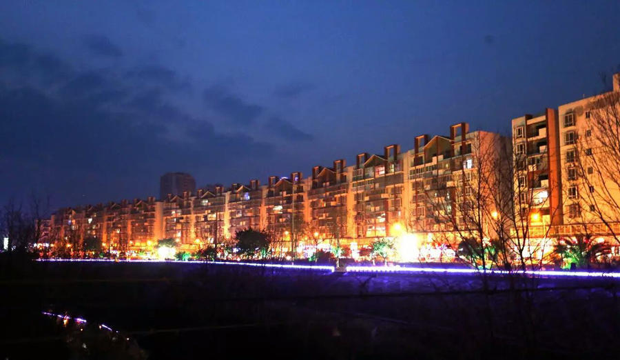 四川绵阳三台县最大的镇,位于涪江河畔,紧邻绵阳市区