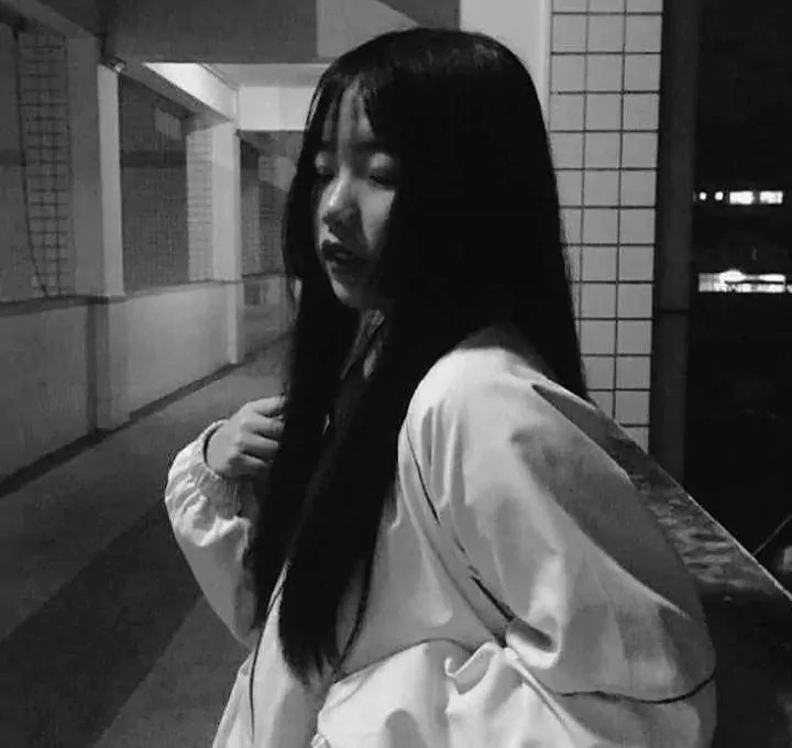 微丧 女生 套图:比起忽冷忽热的陪伴,孤独,更让人踏实
