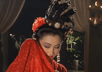 这是她和陈凯歌结婚后的第三年,这样说起来,陈凯歌和《大明宫词》真的
