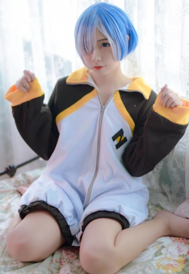 运动服蕾姆cosplay,昴,你的外套有点大呢!