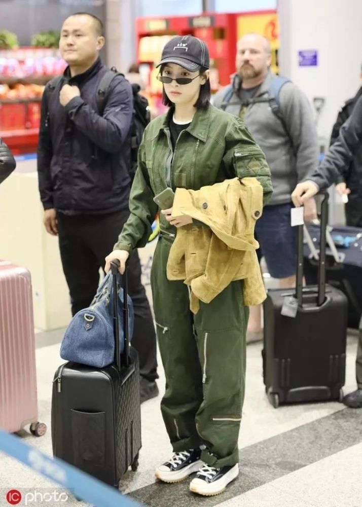 工装裤,kendall jenner,马丁靴,搭配,穿搭,单品