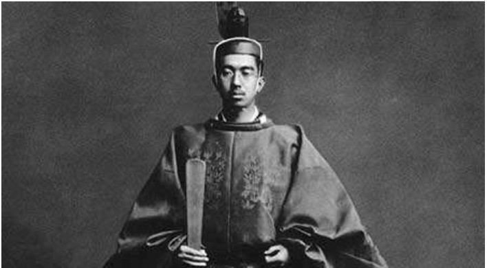 二战时天皇是日本人精神信仰,如今为何没了实权?原因跟此国有关