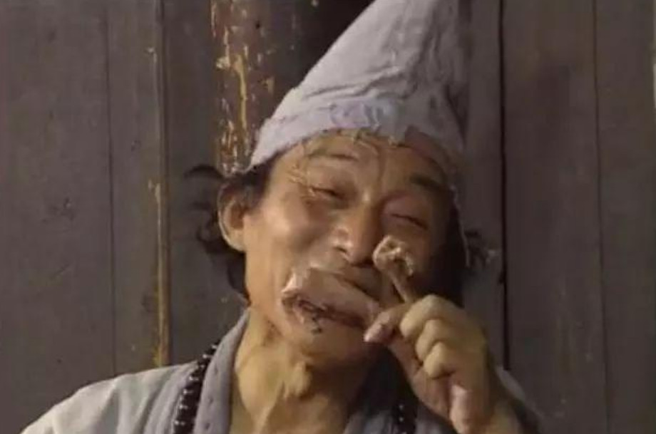 游本昌的吃肉,候勇看见钱款的表情,被北影当成教材的镜头