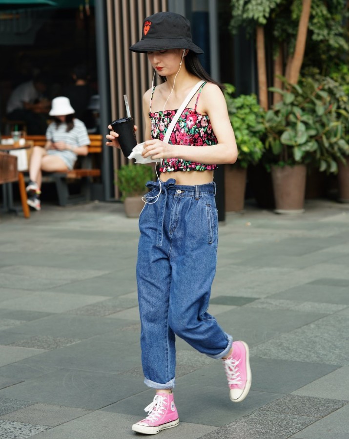 匡威又搞事情了,新推出一款"樱花鞋"超适合女生,甜skr