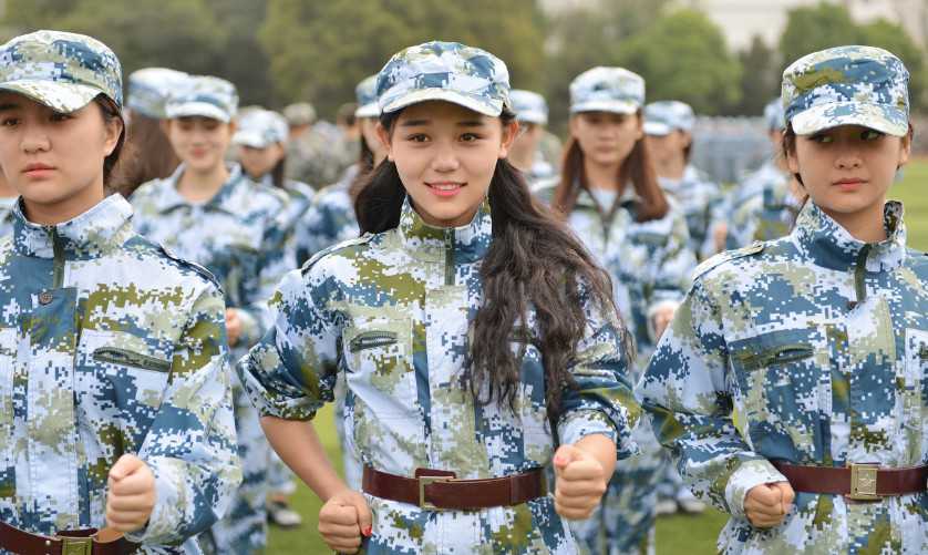 组图:5张大学生军训照,青春朝气尽显