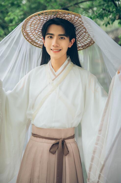 对穿汉服的男生无法抗拒,这是什么神仙颜值,什么神仙设计!