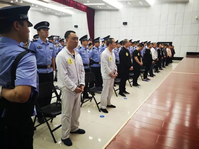 5月7日上午, 浏阳市人民法院在第一审判庭 公开开庭审理陈强等25名