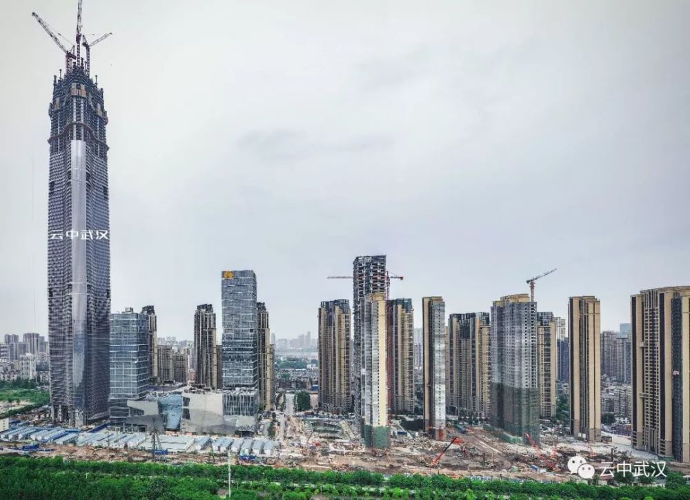 航拍武汉城市天际线,建成高度已超过440米!