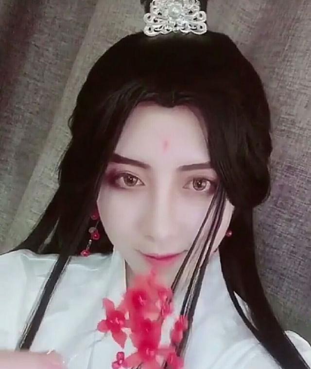 真人cos《天官赐福》花城谢怜,逆天颜值让我苏了!