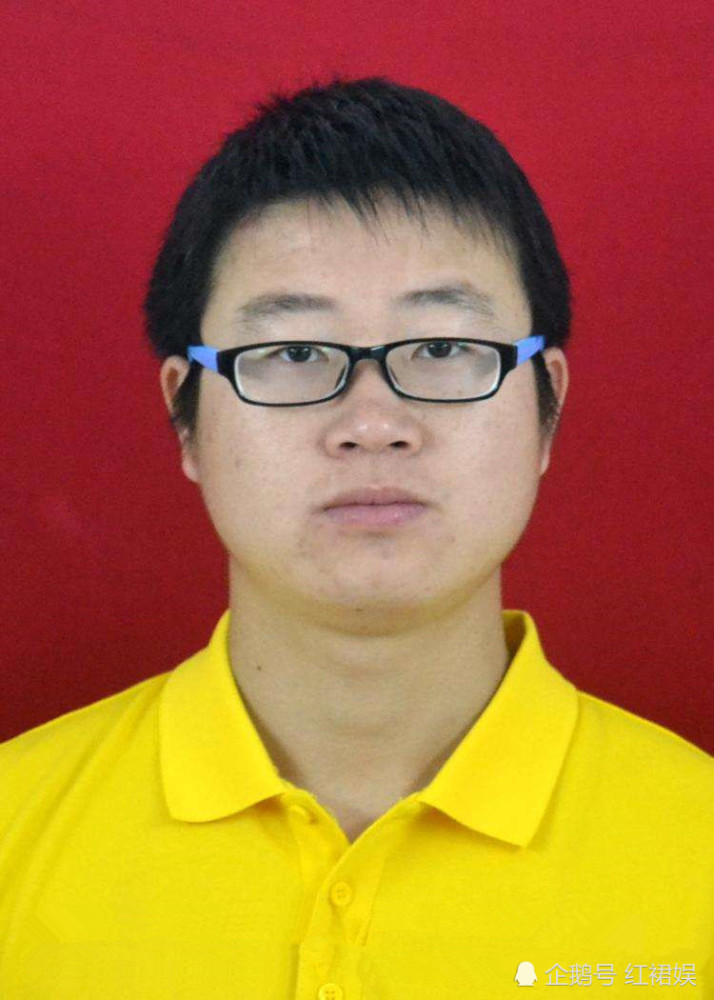 学生证件照火了,忍过了小学生,中学生,看完大学生:忍不了了