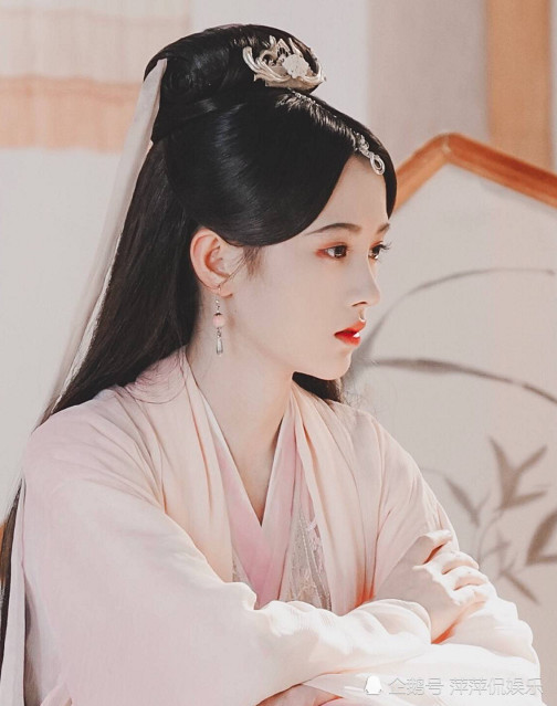 有一种"神仙侧颜"叫做白鹿,意外撞脸鞠婧祎,照片曝光引热议!