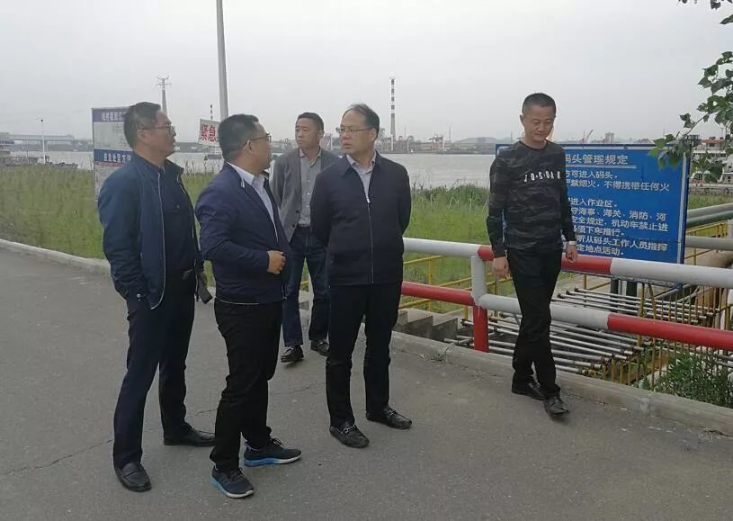 曹海连一行现场察看了高旺河河口,江苏江浦经贸有限公司,南京长江